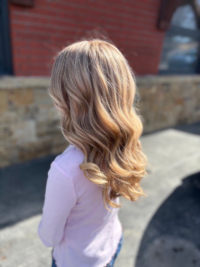 Sandy blonde balayage with long waves